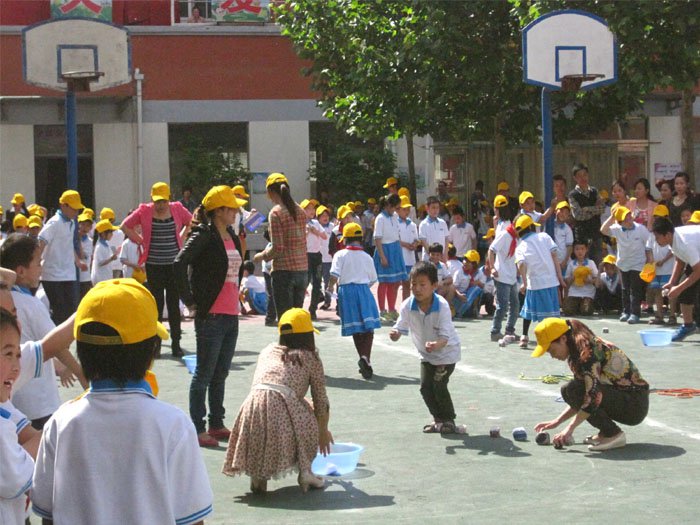 育才双语小学春季家校联谊运动会 育才双语小学春季家校联谊运动会