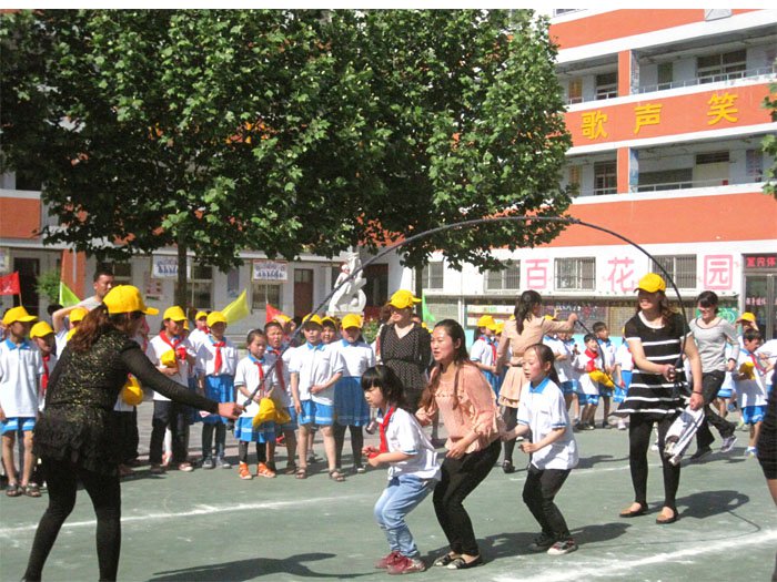 育才双语小学春季家校联谊运动会 育才双语小学春季家校联谊运动会