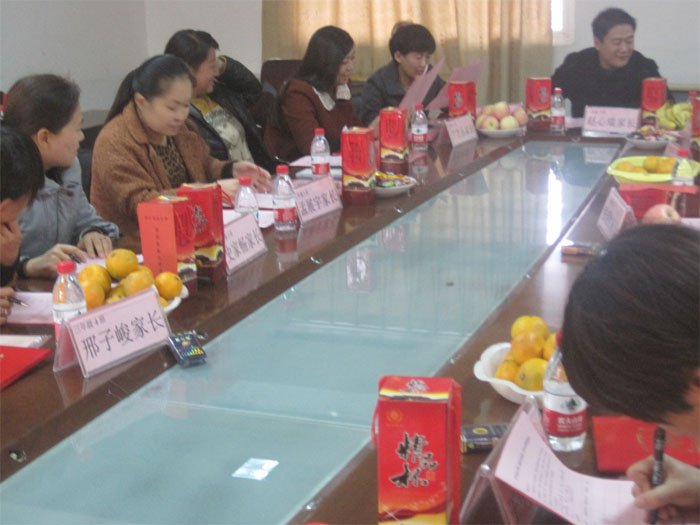 家校携手,共商学校发展大计 家校携手,共商学校发展大计