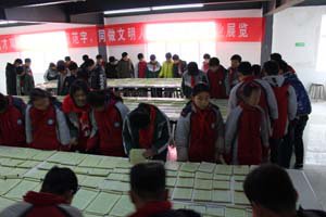 共写规范字    同做文明人