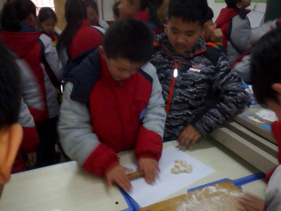 温馨过冬至，快乐包饺子