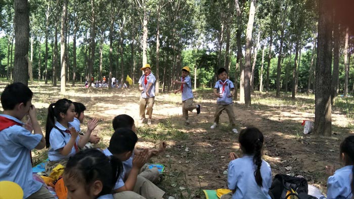育才双语小学举行“放飞梦想 拥抱大自然”大型户外签约活动 育才双语小学举行“放飞梦想 拥抱大自然”大型户外签约活动