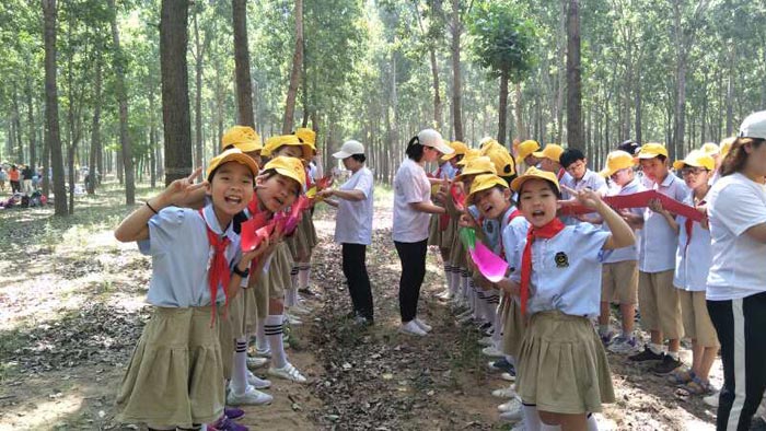 育才双语小学举行“放飞梦想 拥抱大自然”大型户外签约活动 育才双语小学举行“放飞梦想 拥抱大自然”大型户外签约活动
