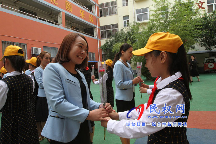 育才双语小学举行教师节庆典活动 育才双语小学举行教师节庆典活动