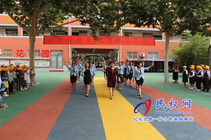 育才双语小学举行教师节庆典活动 育才双语小学举行教师节庆典活动