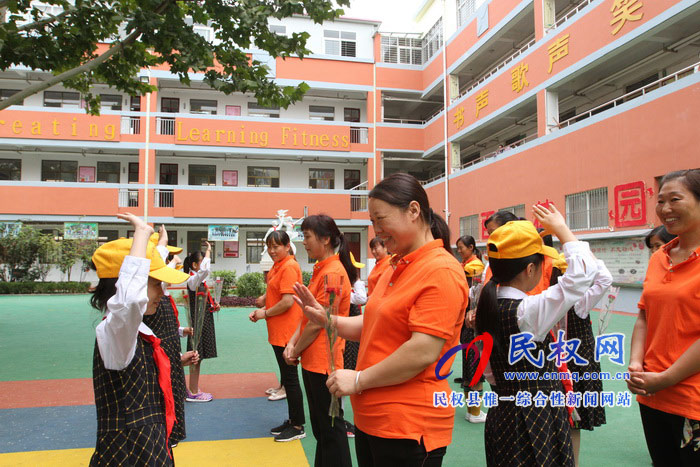 育才双语小学举行教师节庆典活动 育才双语小学举行教师节庆典活动