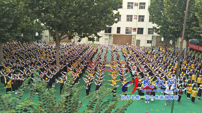 育才双语小学第十二届读书节开幕 育才双语小学第十二届读书节开幕