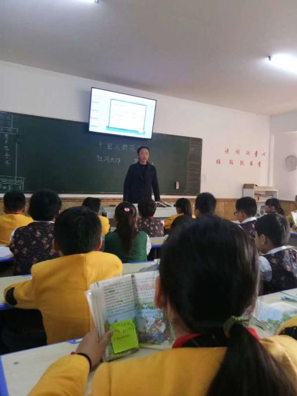 各领风骚 教学相长--育才双语小学语文听评课(中年级组) 各领风骚 教学相长--育才双语小学语文听评课(中年级组)