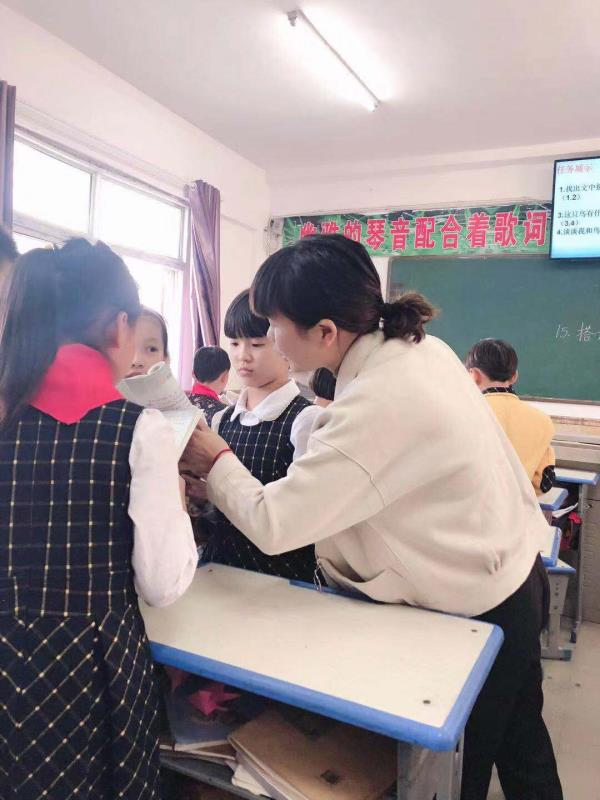 各领风骚 教学相长--育才双语小学语文听评课(中年级组) 各领风骚 教学相长--育才双语小学语文听评课(中年级组)