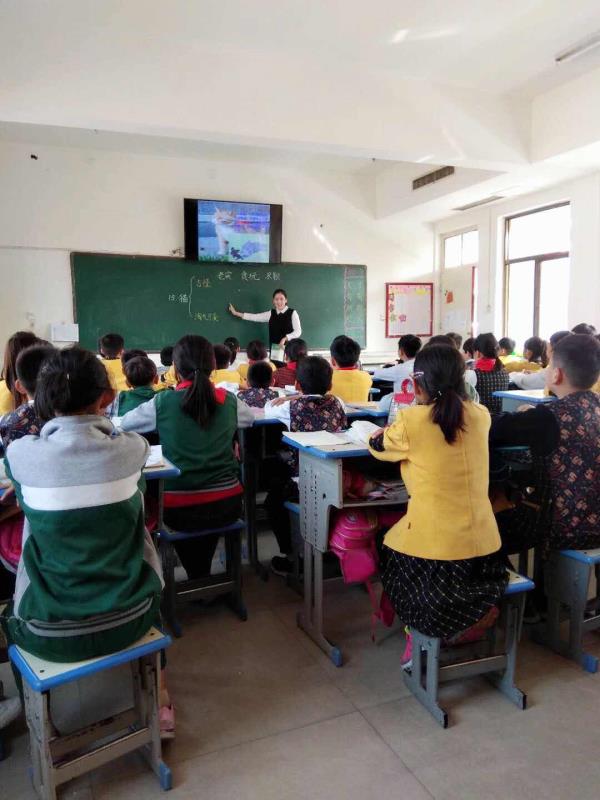 各领风骚 教学相长--育才双语小学语文听评课(中年级组) 各领风骚 教学相长--育才双语小学语文听评课(中年级组)