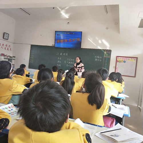 课堂大舞台 各自展精彩--记育才双语小学高年级段语文组听评课活动 课堂大舞台 各自展精彩--记育才双语小学高年级段语文组听评课活动