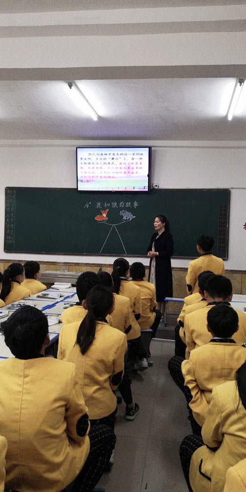 课堂大舞台 各自展精彩--记育才双语小学高年级段语文组听评课活动 课堂大舞台 各自展精彩--记育才双语小学高年级段语文组听评课活动