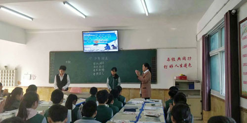 课堂大舞台 各自展精彩--记育才双语小学高年级段语文组听评课活动 课堂大舞台 各自展精彩--记育才双语小学高年级段语文组听评课活动