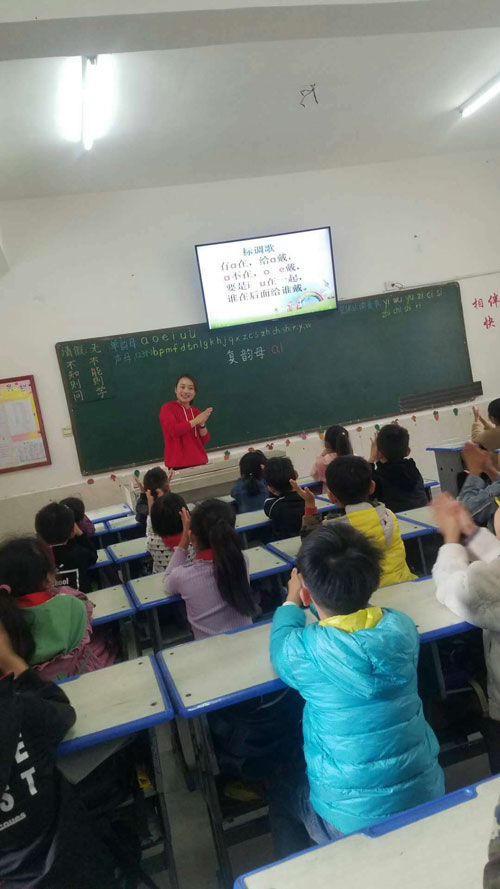 百舸争流 切磋成长共进步 —育才双语小学语文听评课(低年级组) 百舸争流 切磋成长共进步 —育才双语小学语文听评课(低年级组)