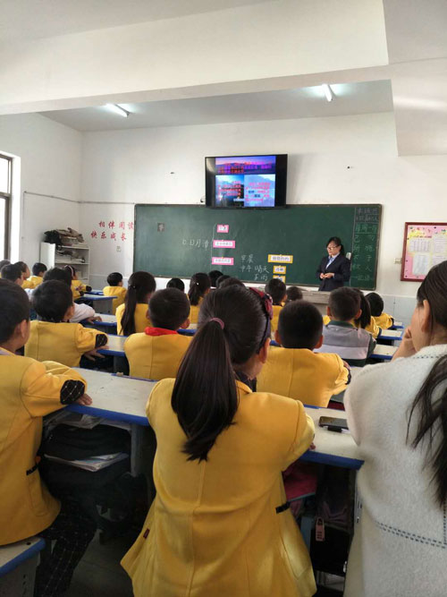百舸争流 切磋成长共进步 —育才双语小学语文听评课(低年级组) 百舸争流 切磋成长共进步 —育才双语小学语文听评课(低年级组)