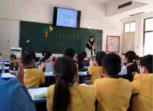 齐心协力共交流,听课评课促成长—育才双语小学技科组听评课活动 齐心协力共交流,听课评课促成长—育才双语小学技科组听评课活动