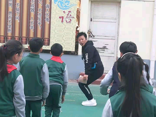 齐心协力共交流,听课评课促成长—育才双语小学技科组听评课活动 齐心协力共交流,听课评课促成长—育才双语小学技科组听评课活动
