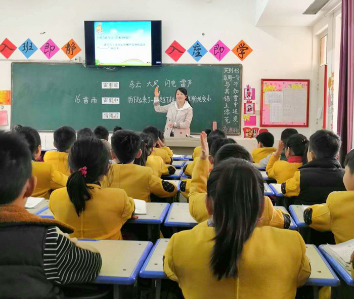 因生动而精彩 因扎实而优秀——低年级组语文教师听评课活动 因生动而精彩 因扎实而优秀——低年级组语文教师听评课活动