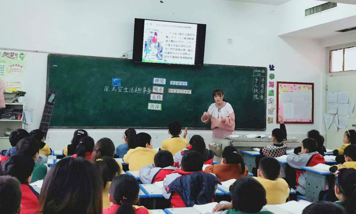 因生动而精彩 因扎实而优秀——低年级组语文教师听评课活动 因生动而精彩 因扎实而优秀——低年级组语文教师听评课活动