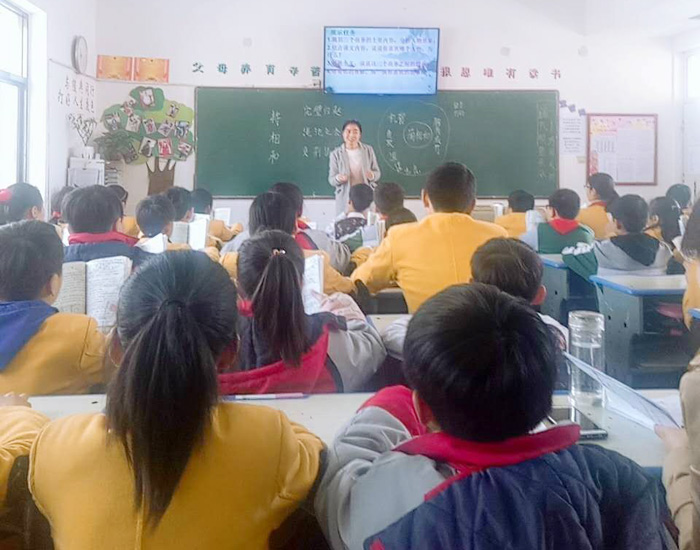 课堂大舞台 各自展精彩——育才双语小学高年级段语文组听评课剪 课堂大舞台 各自展精彩——育才双语小学高年级段语文组听评课剪