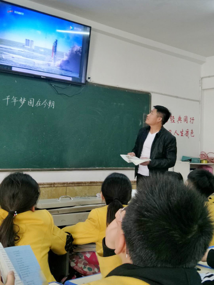 课堂大舞台 各自展精彩——育才双语小学高年级段语文组听评课剪 课堂大舞台 各自展精彩——育才双语小学高年级段语文组听评课剪