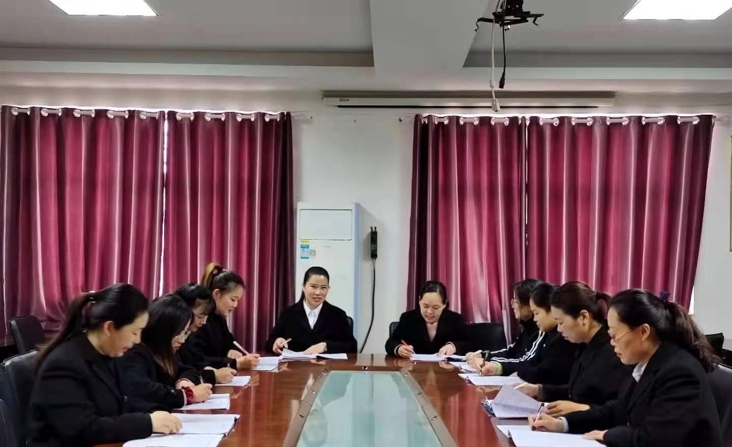 一枝独秀不是春,百花齐放春满园 一枝独秀不是春,百花齐放春满园