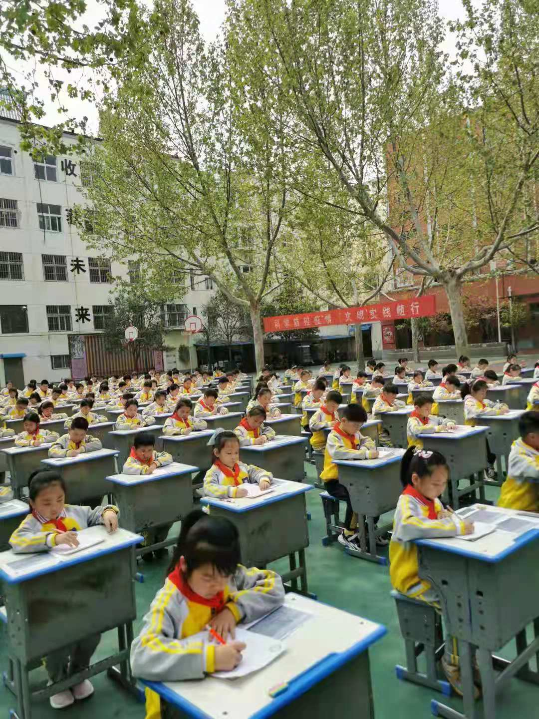 写好中国字 做好中国人 写好中国字 做好中国人