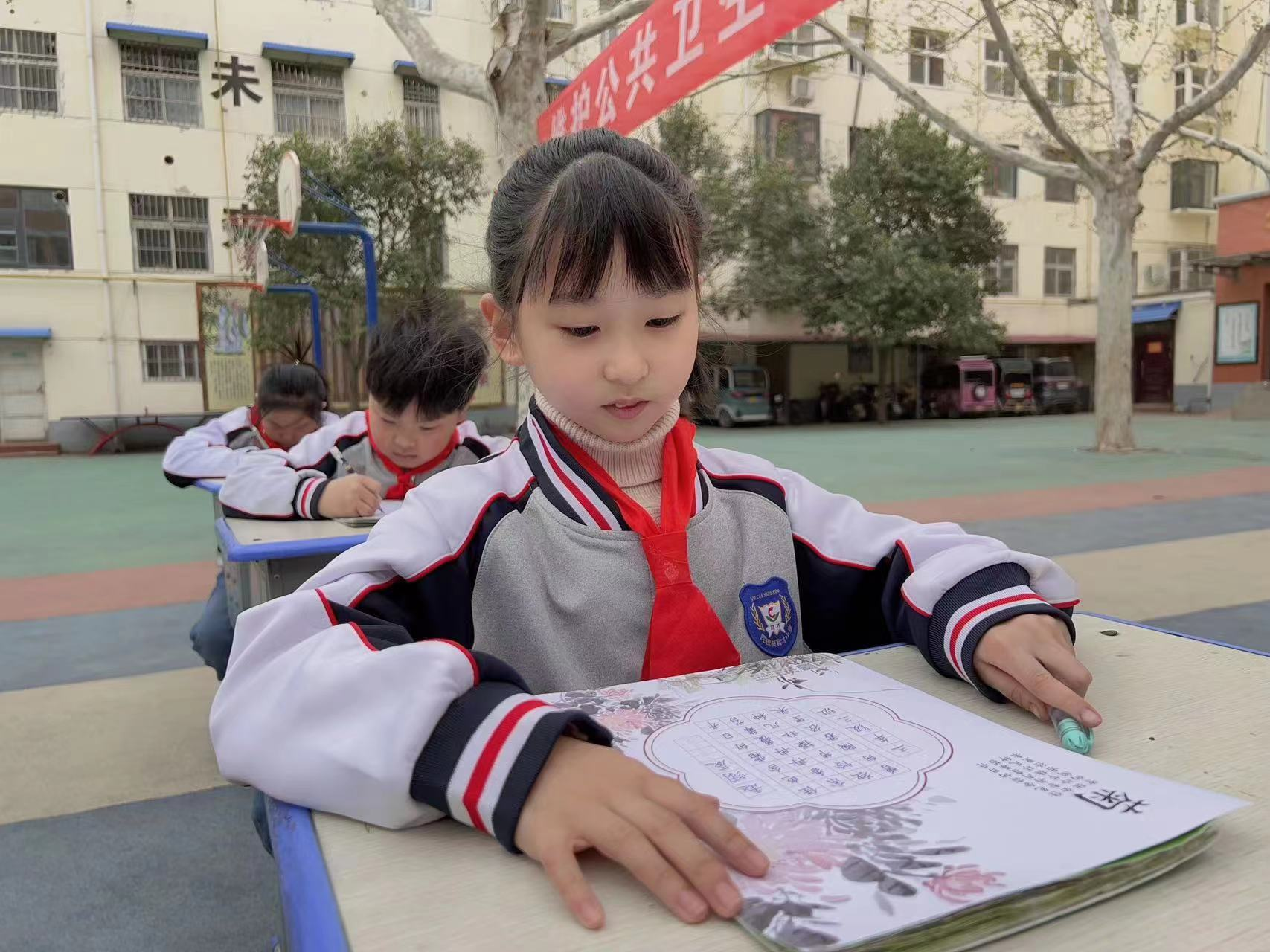 笔墨书春意，古韵溢校园