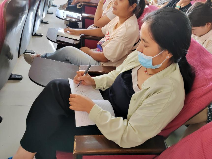 家校合力  共育未来——民权县育才小学家长学校开学典礼