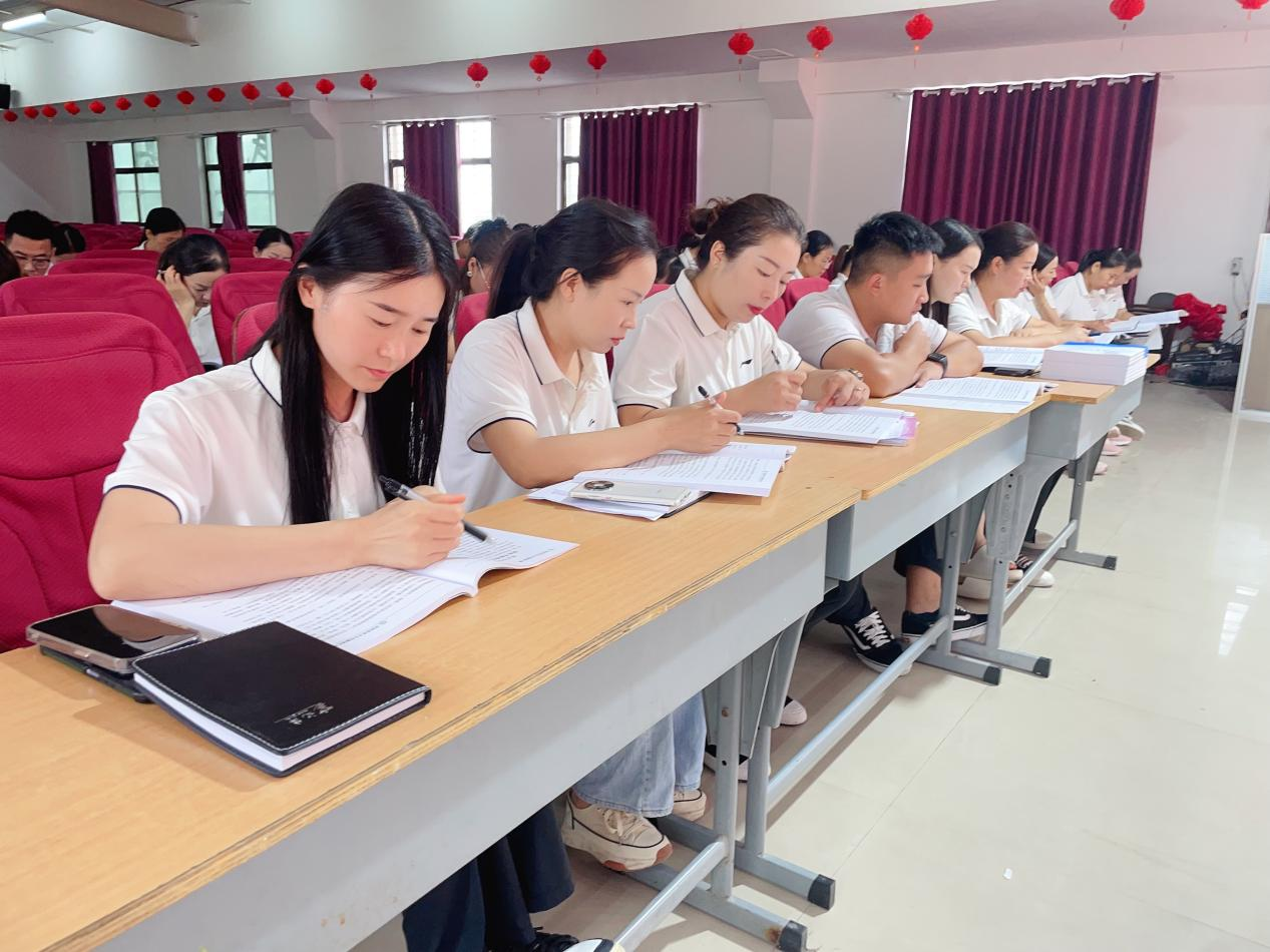 凝心聚力启新程  乘风破浪谱新篇