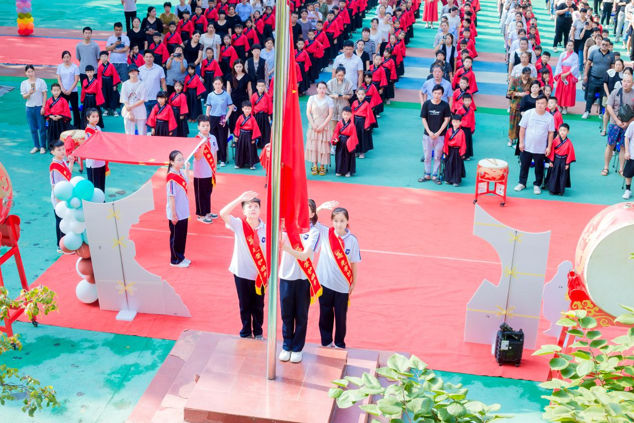 “开笔启礼，礼润人生”民权县育才小学一年级启蒙拜师礼