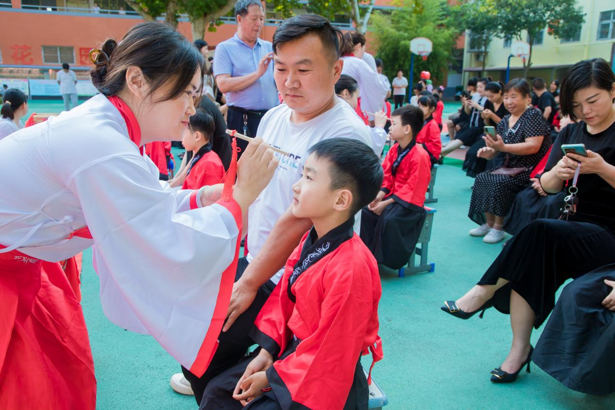 “开笔启礼，礼润人生”民权县育才小学一年级启蒙拜师礼