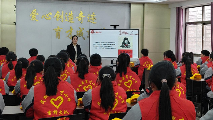 志愿学雷锋 环保我先行 ——民权县育才小学雷锋日纪实活动