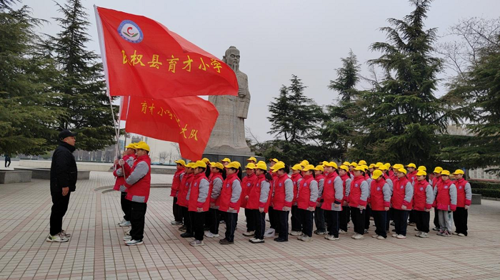 志愿学雷锋 环保我先行 ——民权县育才小学雷锋日纪实活动