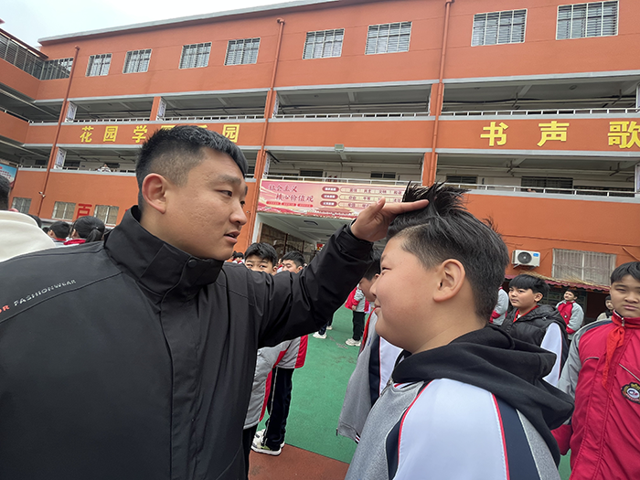 塑仪容仪表 展校风校貌