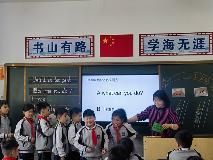 立足课堂  精彩绽放   ------民权县育才小学英语组听评课活动