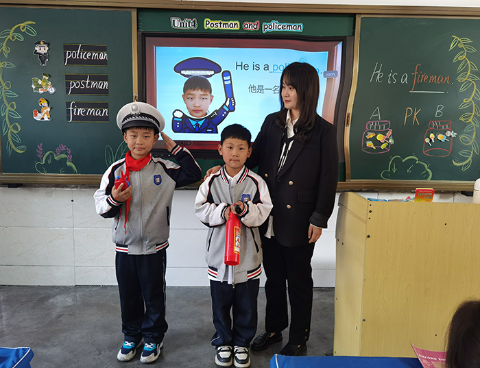 立足课堂  精彩绽放   ------民权县育才小学英语组听评课活动
