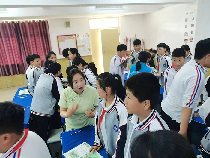 立足课堂  精彩绽放   ------民权县育才小学英语组听评课活动