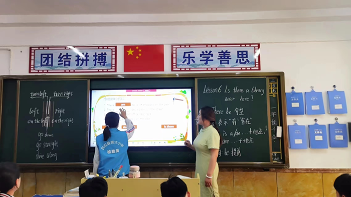 立足课堂  精彩绽放   ------民权县育才小学英语组听评课活动