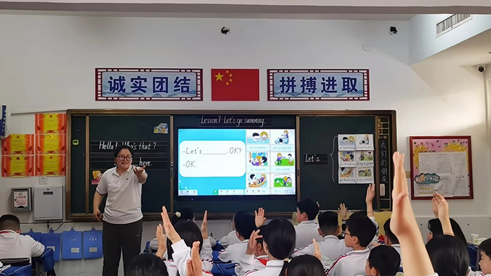 立足课堂  精彩绽放   ------民权县育才小学英语组听评课活动