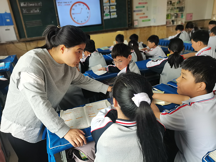 立足课堂  精彩绽放   ------民权县育才小学英语组听评课活动
