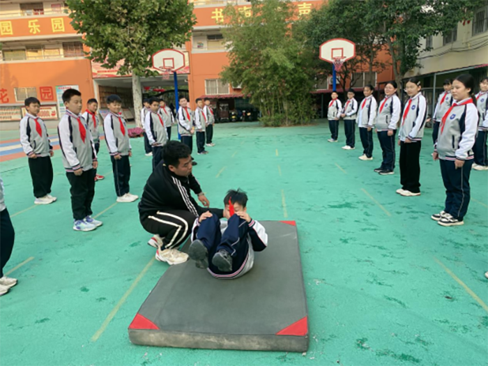 多彩课堂音体美   寓教于艺助成长——民权县育才小学技科组听评课