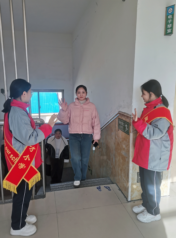 吾家有女初长成----民权县育才小学青妈课堂