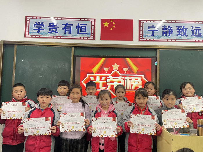 多彩英语，E起乐享 ——民权县育才小学英语创意活动