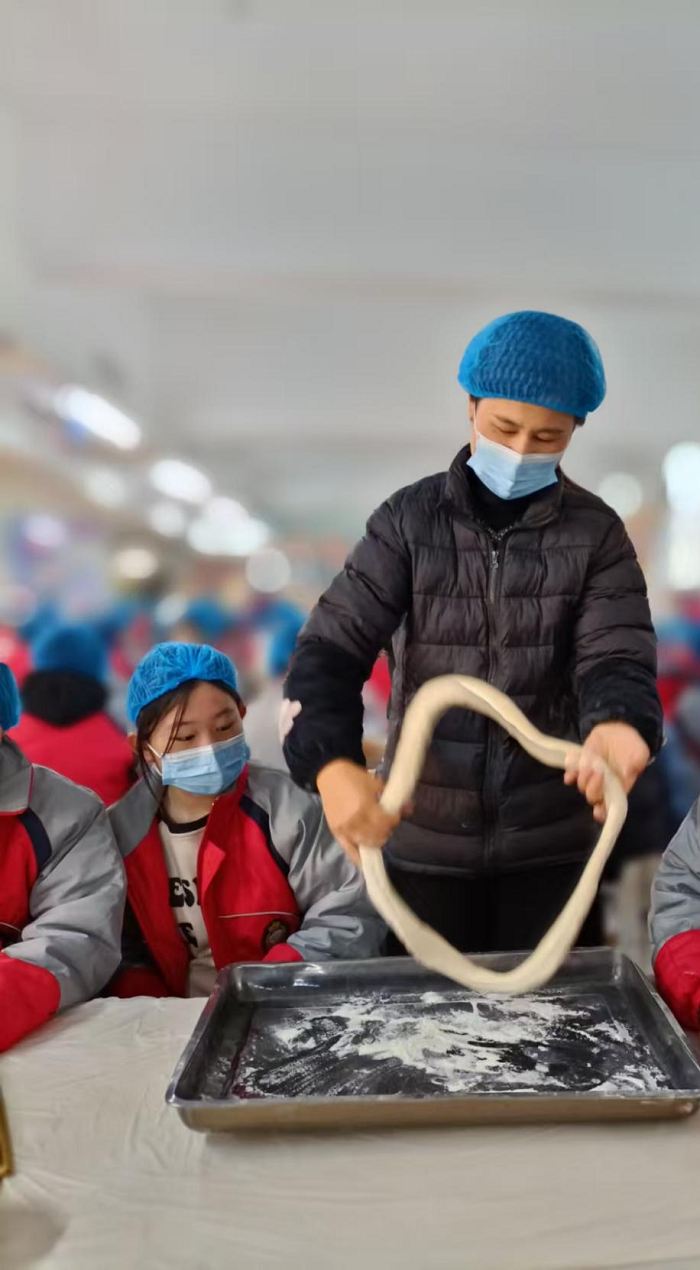 情暖冬至  饺香满园