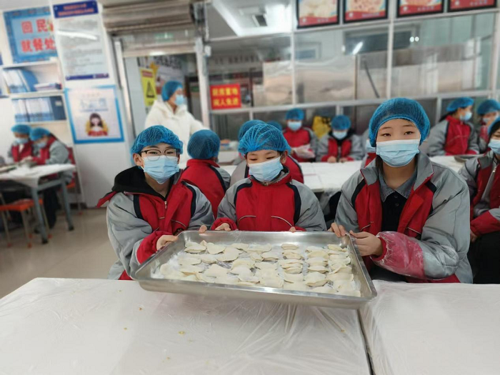 情暖冬至  饺香满园