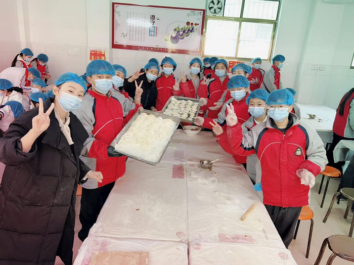 情暖冬至  饺香满园