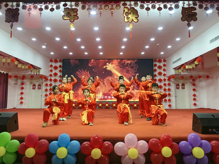 欢声笑语迎元旦  师生联欢启新年 ——民权县育才小学元旦联欢会