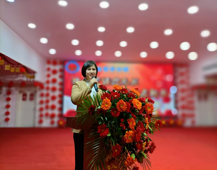 欢声笑语迎元旦  师生联欢启新年 ——民权县育才小学元旦联欢会