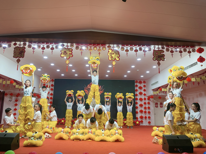 欢声笑语迎元旦  师生联欢启新年 ——民权县育才小学元旦联欢会